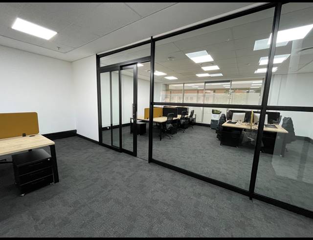 300.65M² OFFICE TO LET IN RIVONIA